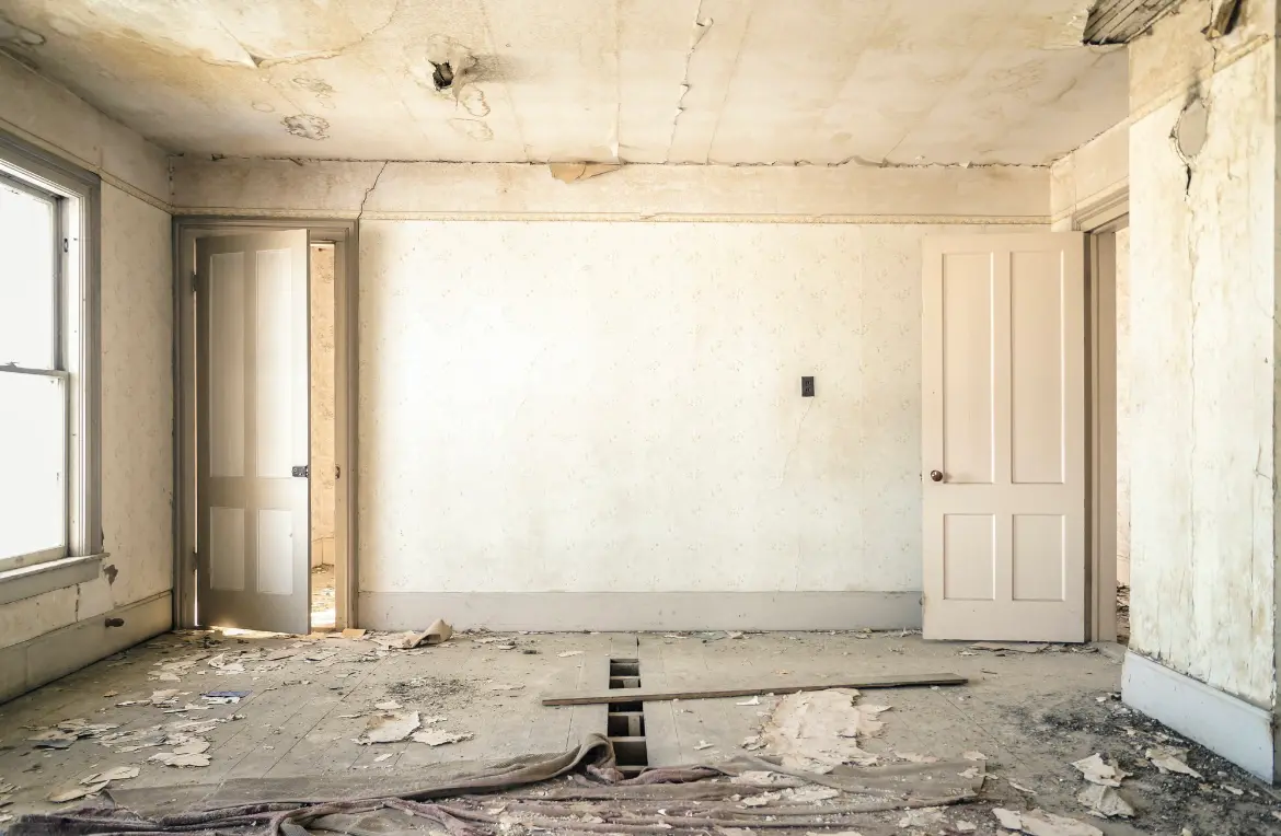 Waste disposal crew managing a cleanout project in Castaic